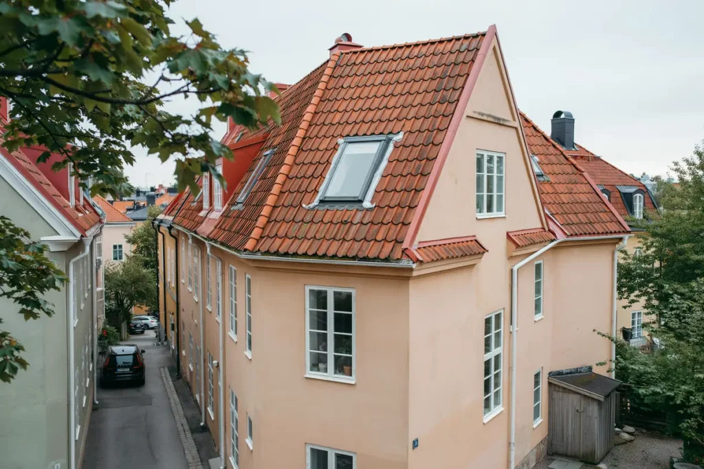 byte av takf nster och montering av f nster i parhus v llingby h sselby
