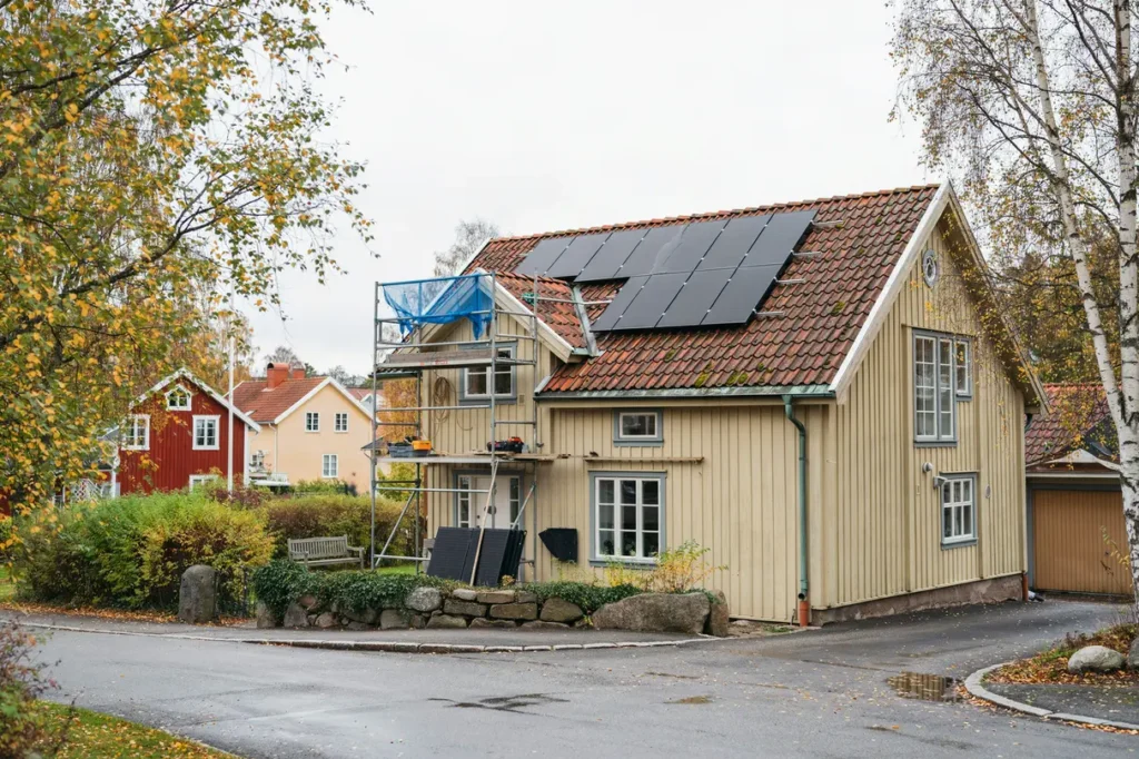 solpaneler p huset smarta val inf r installation som ger tryggare investering