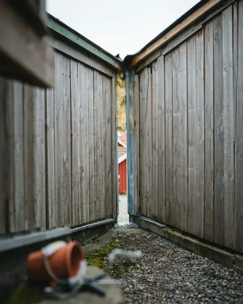 t ta spalt mellan hus f r mindre kallras och fukt